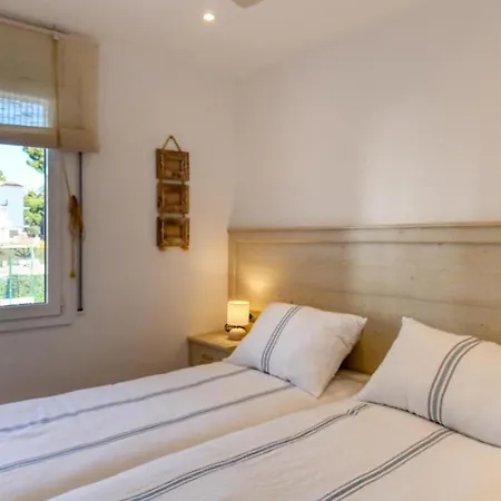 Refurbished Calella De Pal. 250mts Appartement *